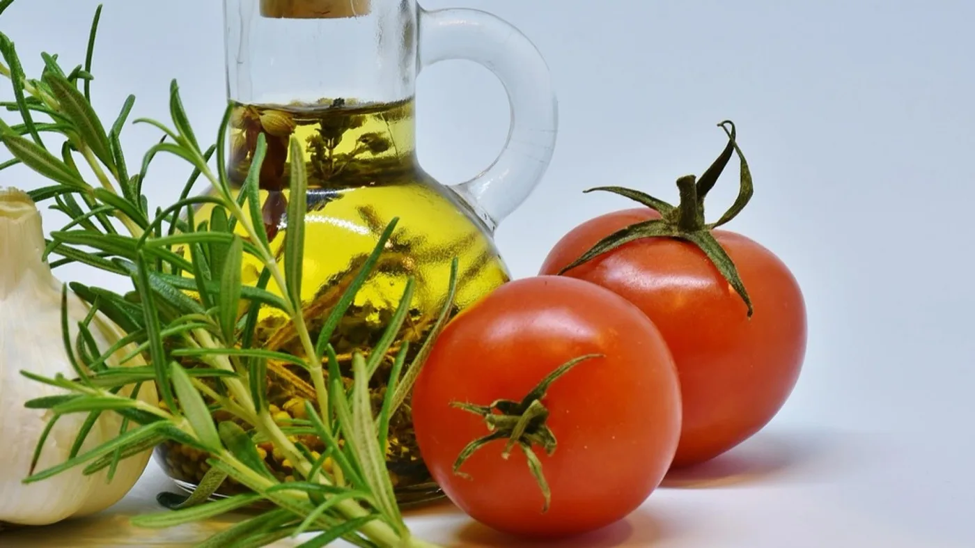 Mimicking Ozempic Naturally – and What It Teaches Us About Financial Wellness in Retirement
